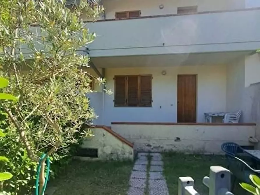 Immagine 2 di Appartamento in vendita  a Massa