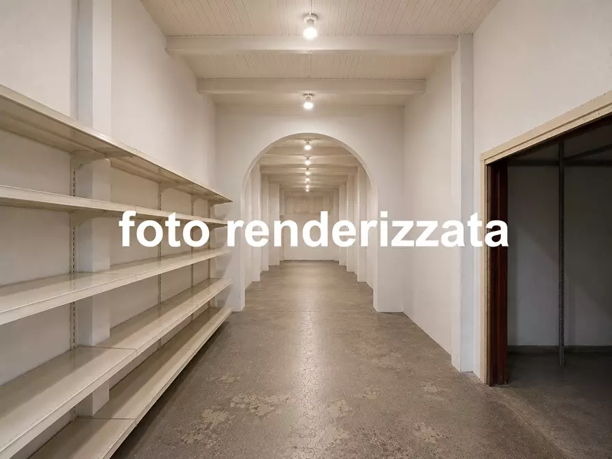 Immagine 2 di Magazzino in vendita  a Empoli