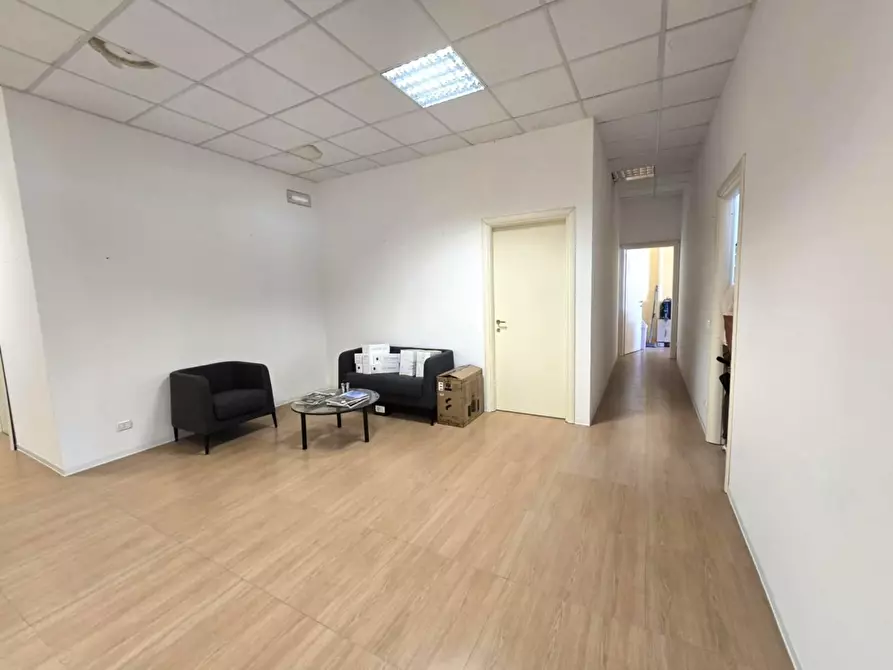 Immagine 11 di Ufficio in affitto  a Colle Di Val D'elsa