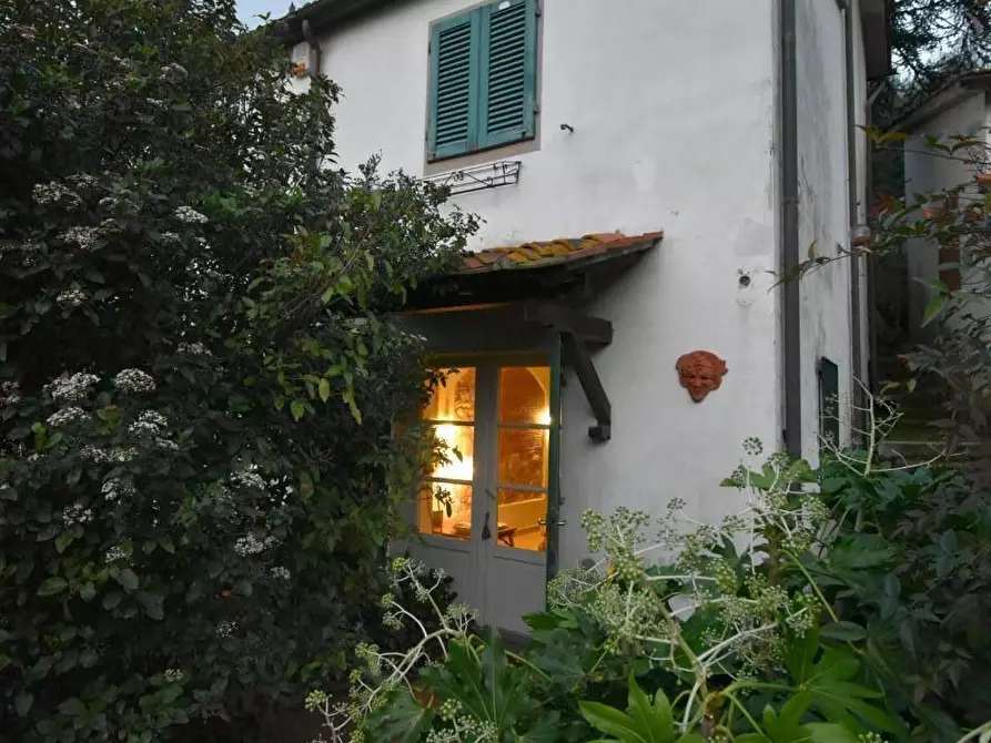 Immagine 1 di Terratetto in vendita  a Lucca