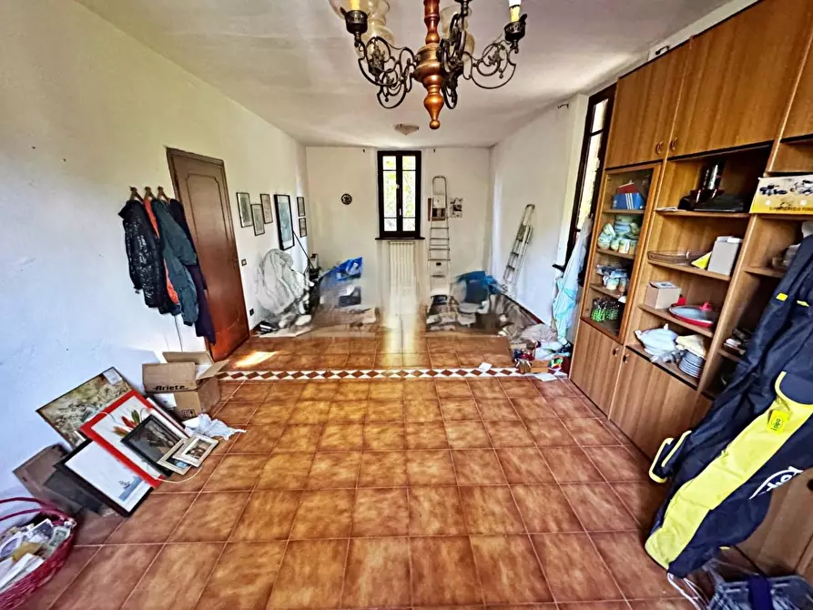 Immagine 1 di Villa in vendita  a Seravezza