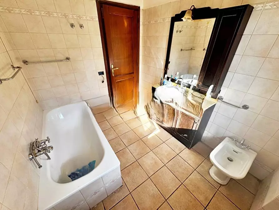 Immagine 10 di Villa in vendita  a Seravezza