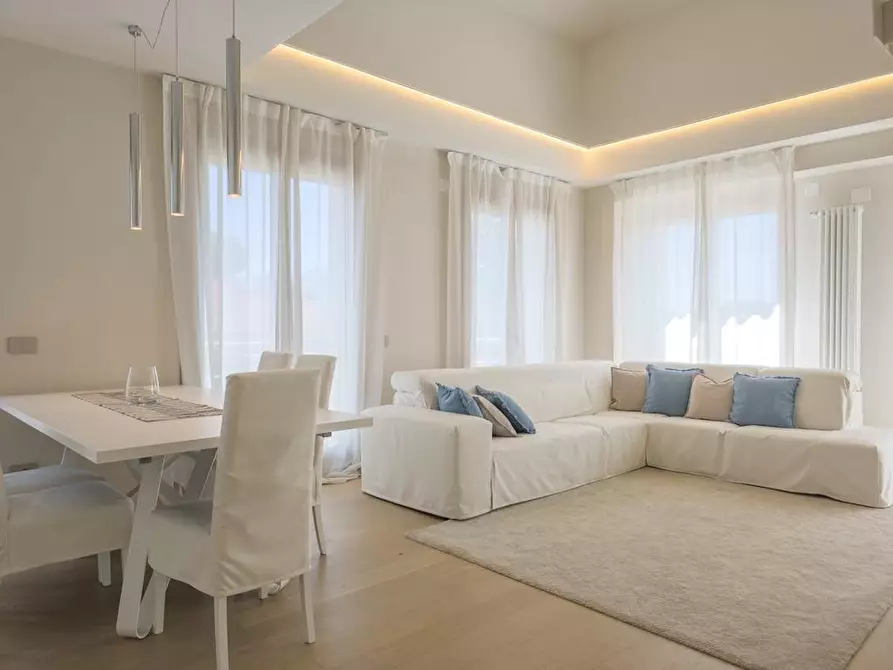 Immagine 10 di Mansarda in affitto  a Forte Dei Marmi