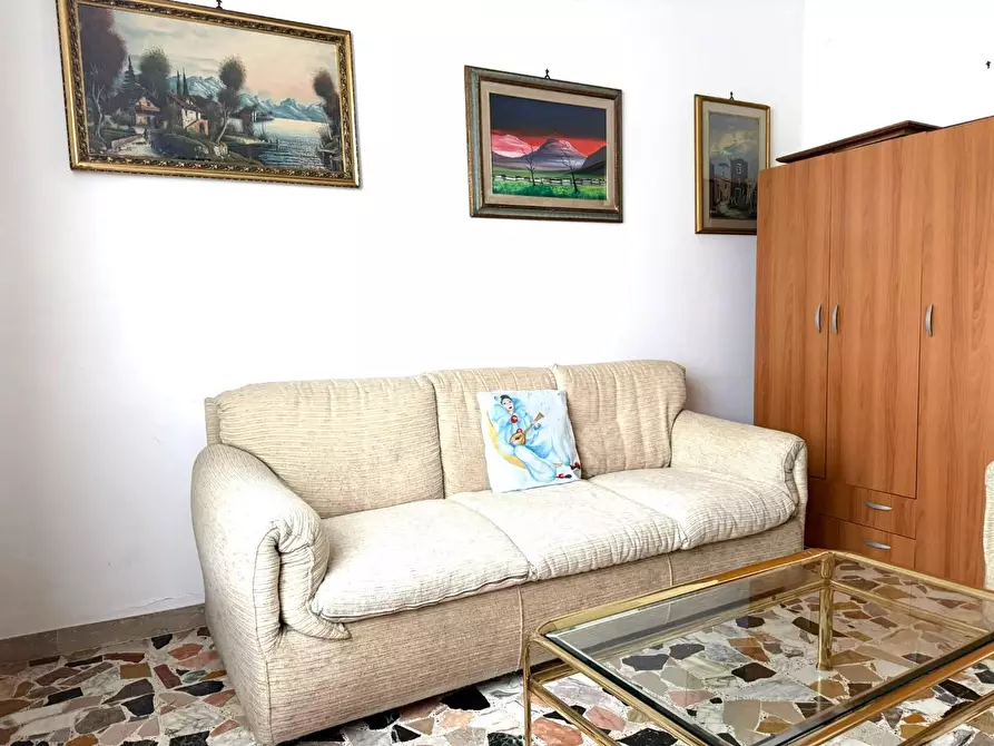Immagine 9 di Appartamento in vendita  a Lucca