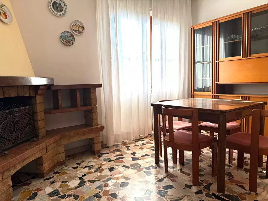 Immagine 7 di Appartamento in vendita  a Lucca