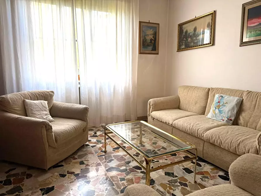 Immagine 8 di Appartamento in vendita  a Lucca