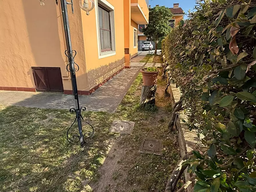 Immagine 19 di Appartamento in vendita  a Lucca