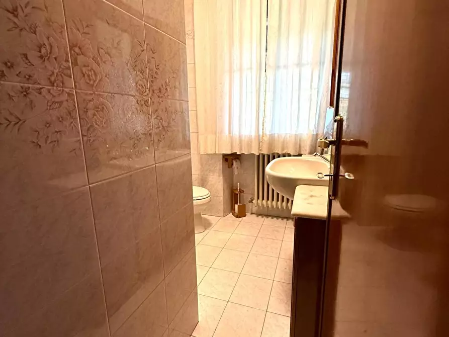 Immagine 12 di Appartamento in vendita  a Lucca