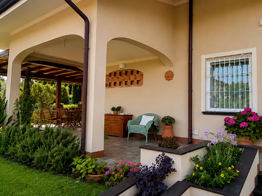 Immagine 15 di Villa in vendita  a Camaiore