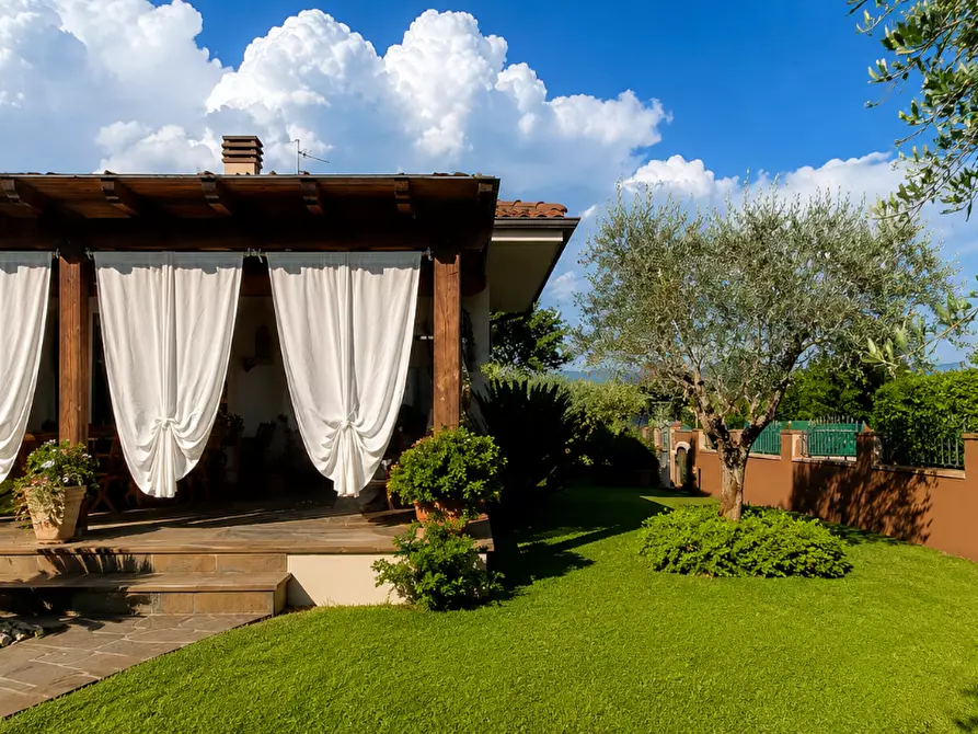 Immagine 21 di Villa in vendita  a Camaiore
