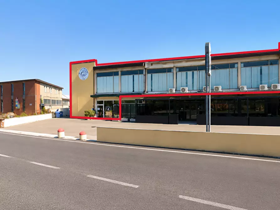 Immagine 1 di Locale commerciale in vendita  a Vicopisano