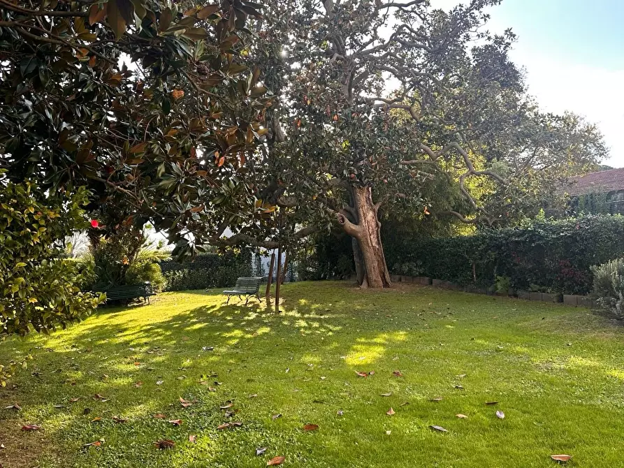 Immagine 34 di Villa in vendita  a Cascina
