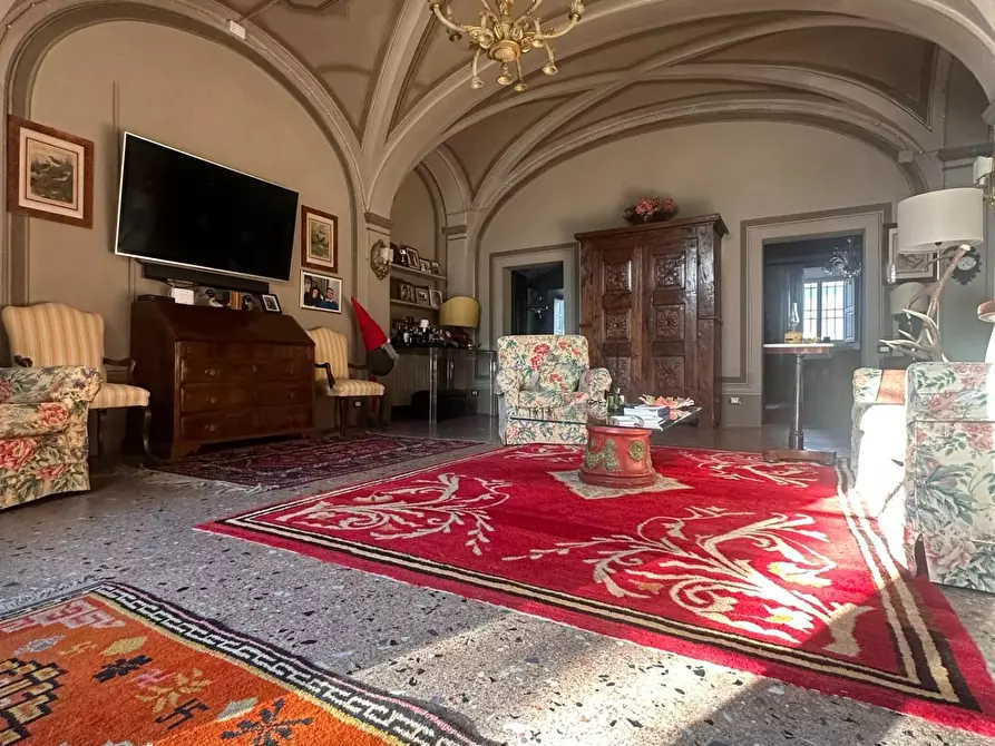 Immagine 2 di Villa in vendita  a Cascina