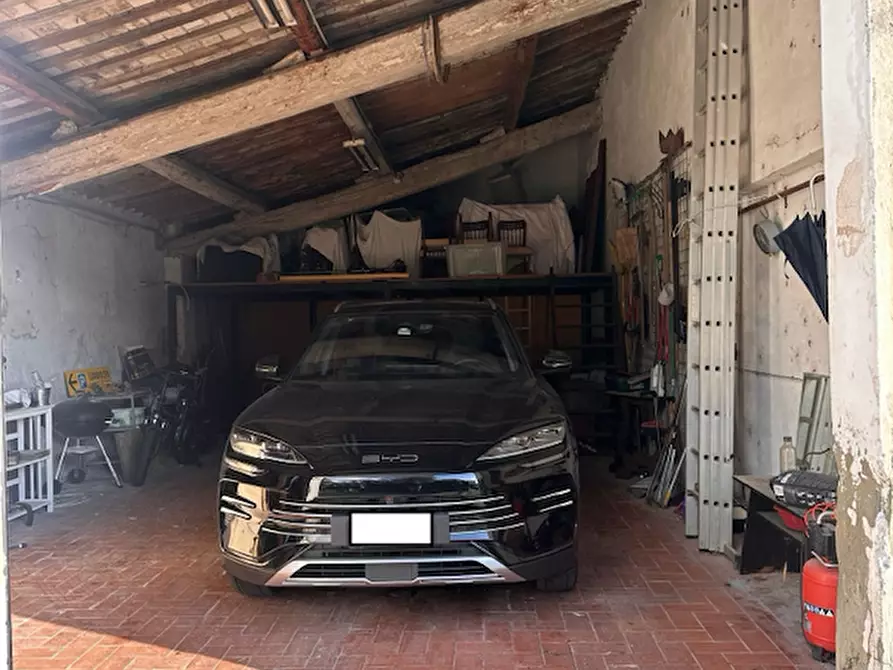 Immagine 31 di Villa in vendita  a Cascina