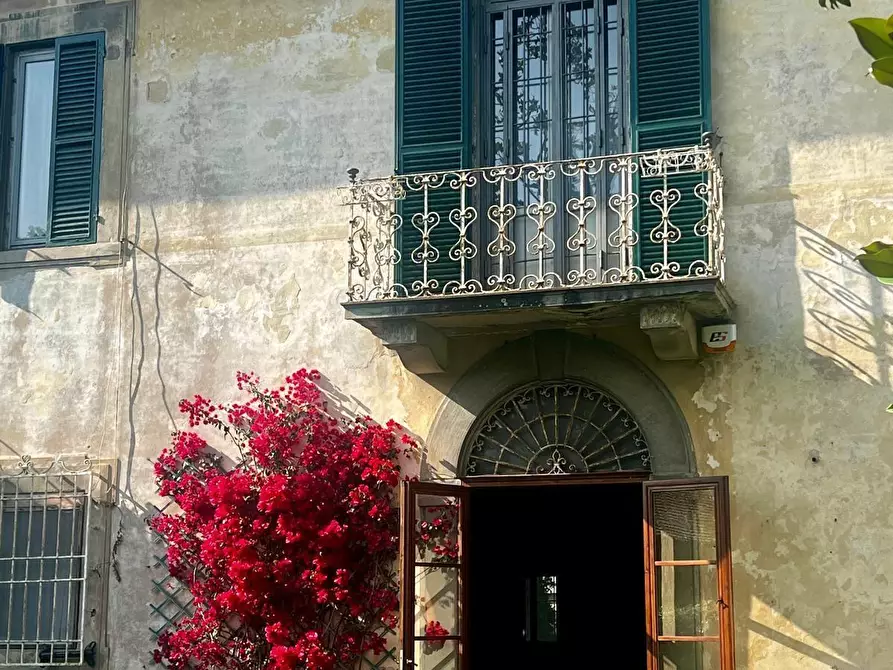 Immagine 1 di Villa in vendita  a Cascina