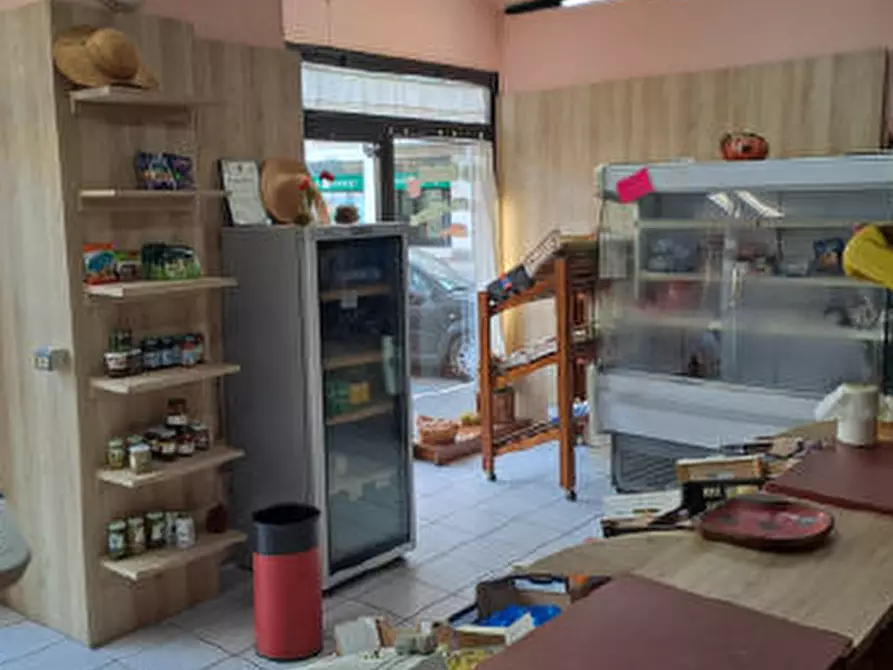 Immagine 2 di Negozio in vendita  a Mortara