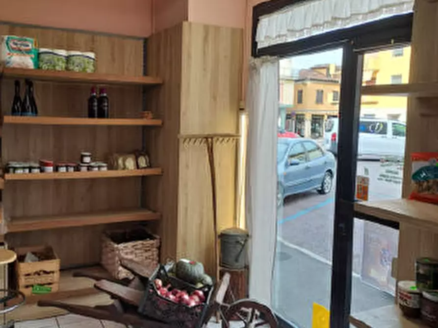 Immagine 3 di Negozio in vendita  a Mortara