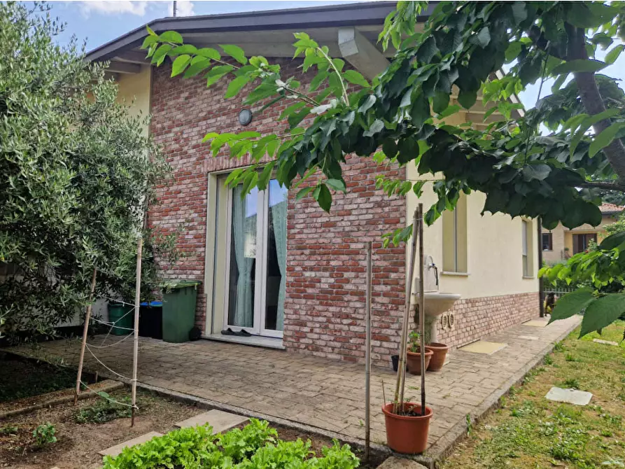 Immagine 2 di Villa in vendita  a Senago