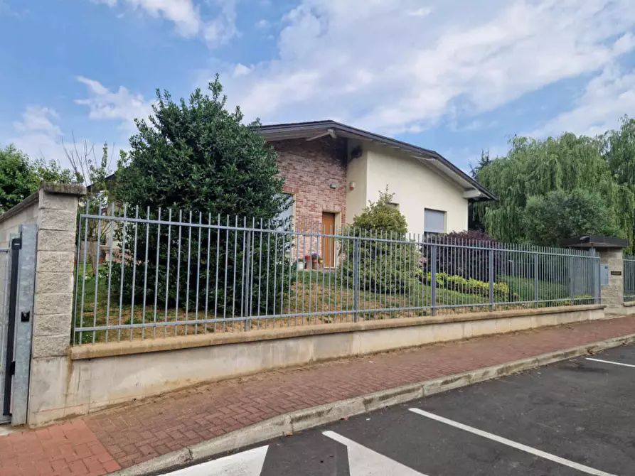 Immagine 1 di Villa in vendita  a Senago
