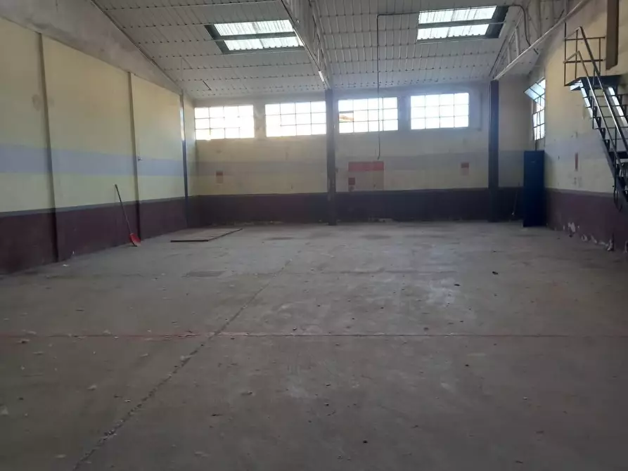 Immagine 2 di Attività artigianale in affitto  a Capannori