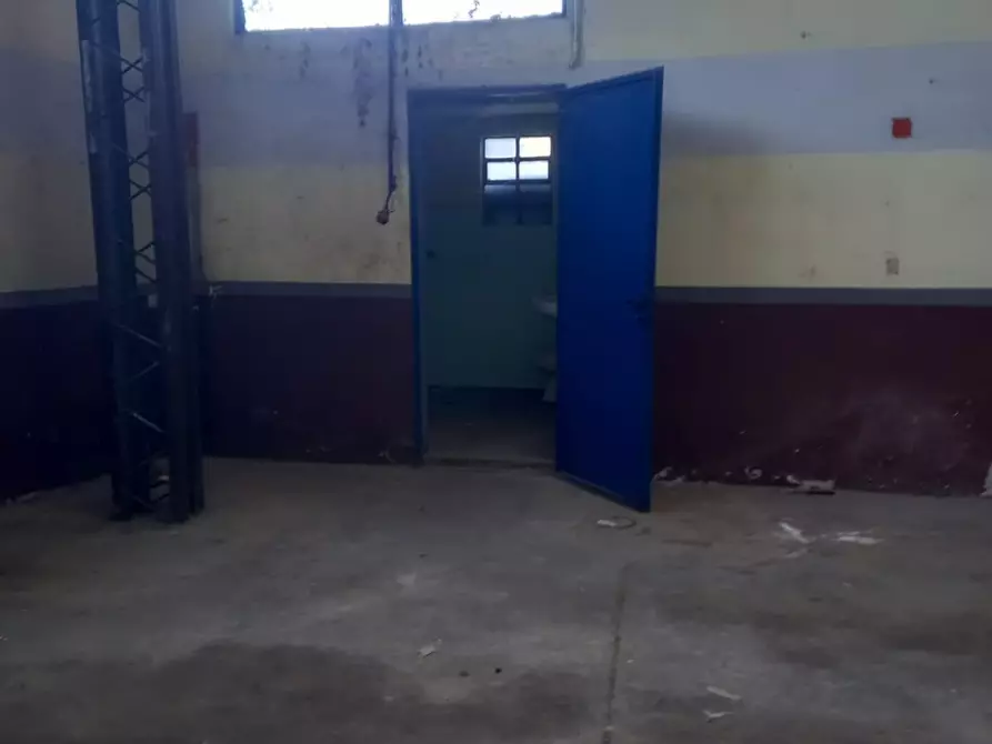 Immagine 5 di Attività artigianale in affitto  a Capannori