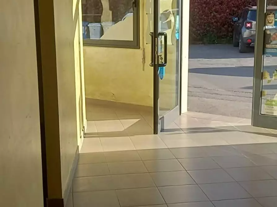 Immagine 7 di Attività artigianale in affitto  a Capannori