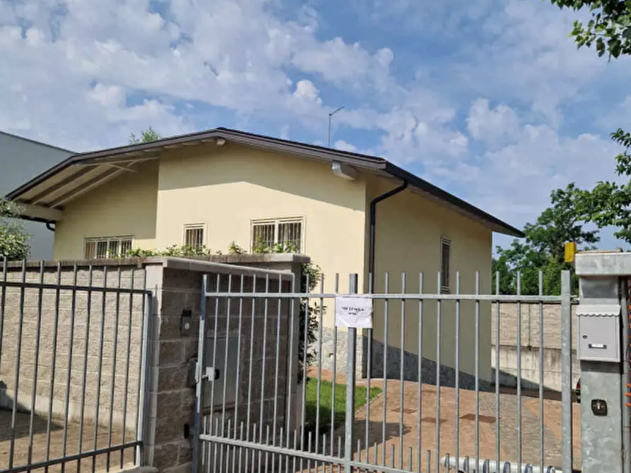 Immagine 1 di Villa in vendita  a Senago