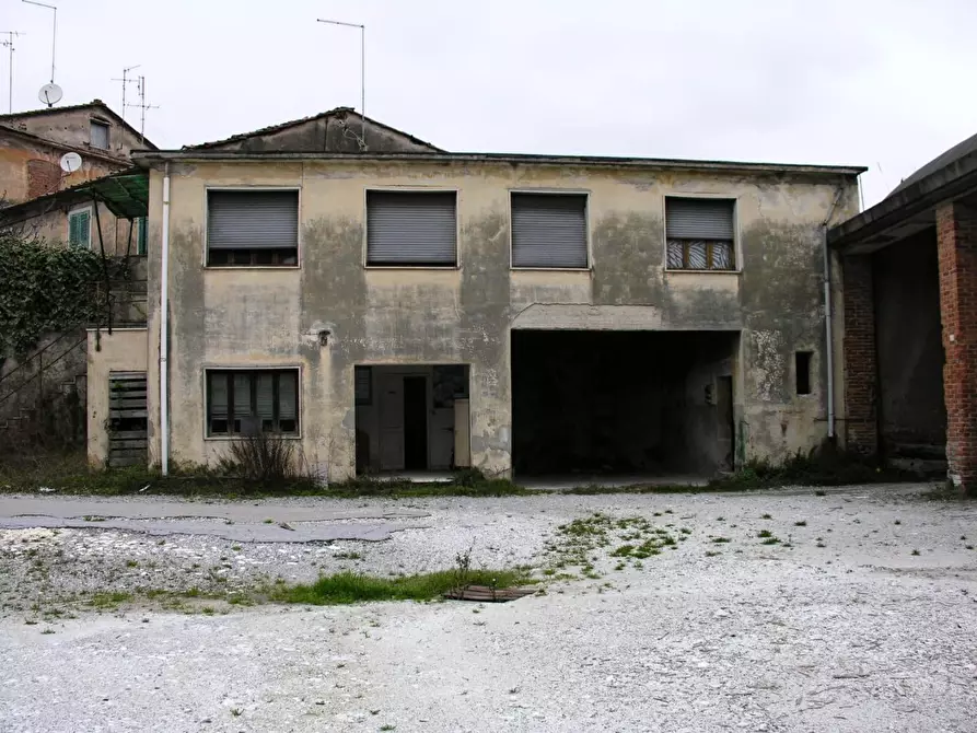 Immagine 2 di Palazzo in vendita  a Carrara
