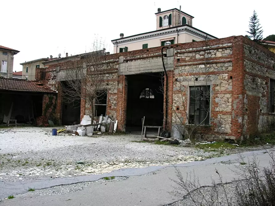 Immagine 3 di Palazzo in vendita  a Carrara