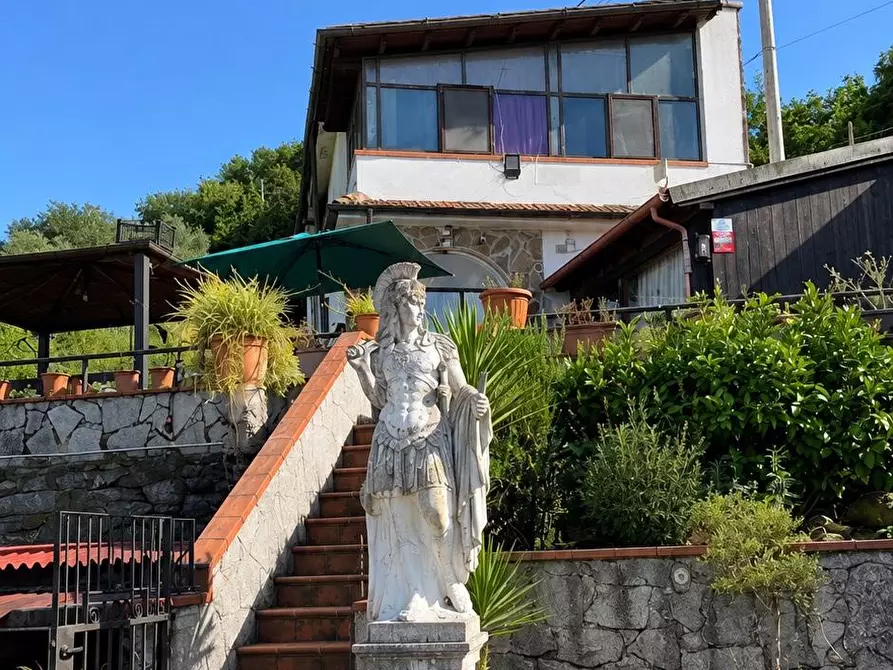 Immagine 2 di Casa indipendente in vendita  a Vezzano Ligure