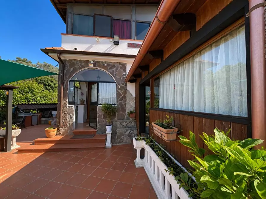 Immagine 1 di Casa indipendente in vendita  a Vezzano Ligure