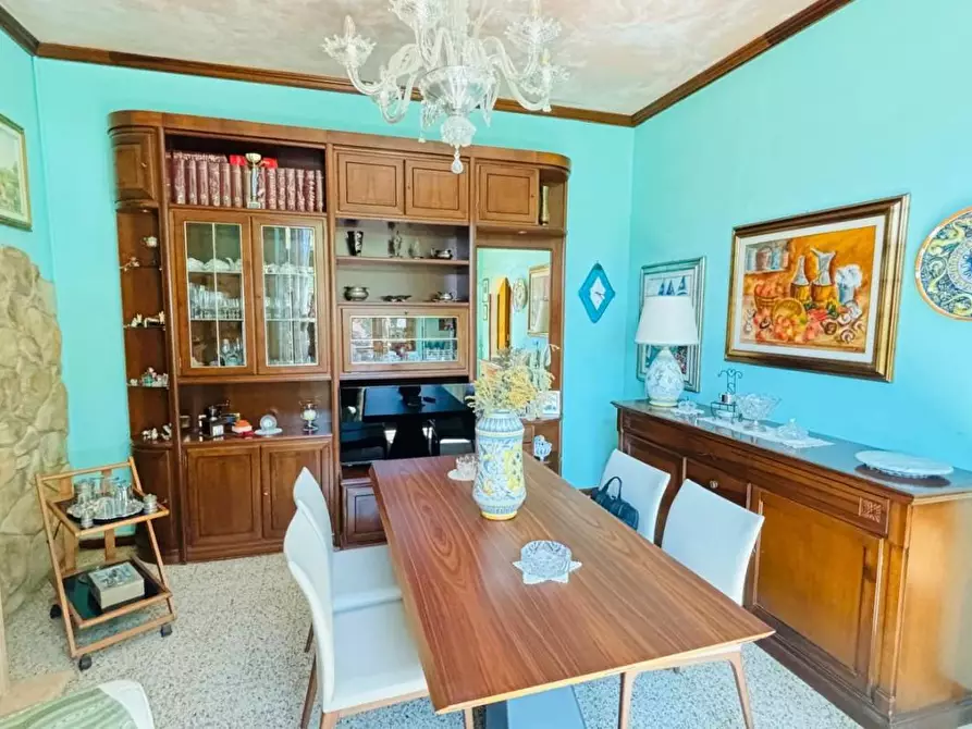 Immagine 5 di Villa in vendita  a Pescia