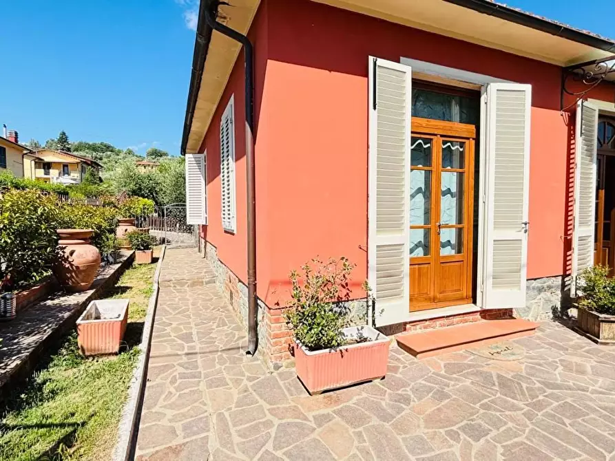 Immagine 45 di Villa in vendita  a Pescia