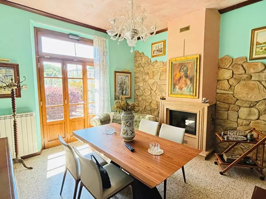 Immagine 21 di Villa in vendita  a Pescia