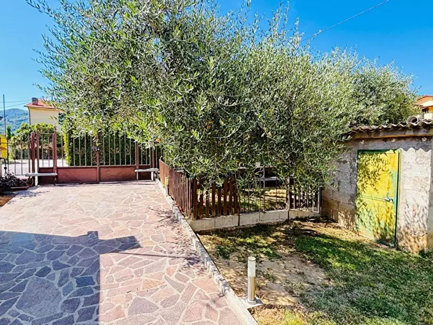 Immagine 55 di Villa in vendita  a Pescia