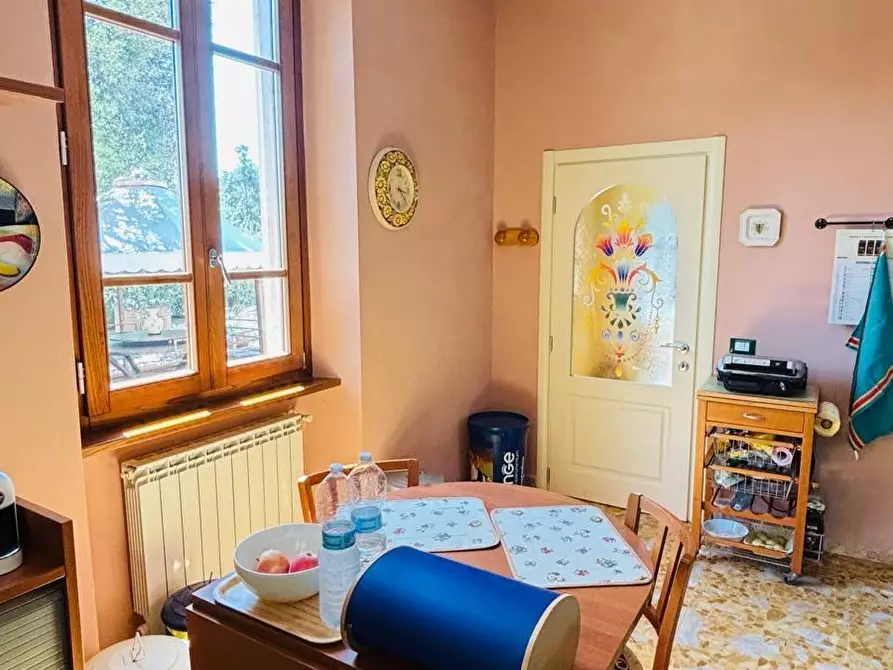 Immagine 11 di Villa in vendita  a Pescia