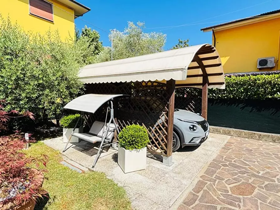 Immagine 60 di Villa in vendita  a Pescia