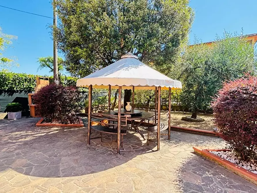 Immagine 54 di Villa in vendita  a Pescia