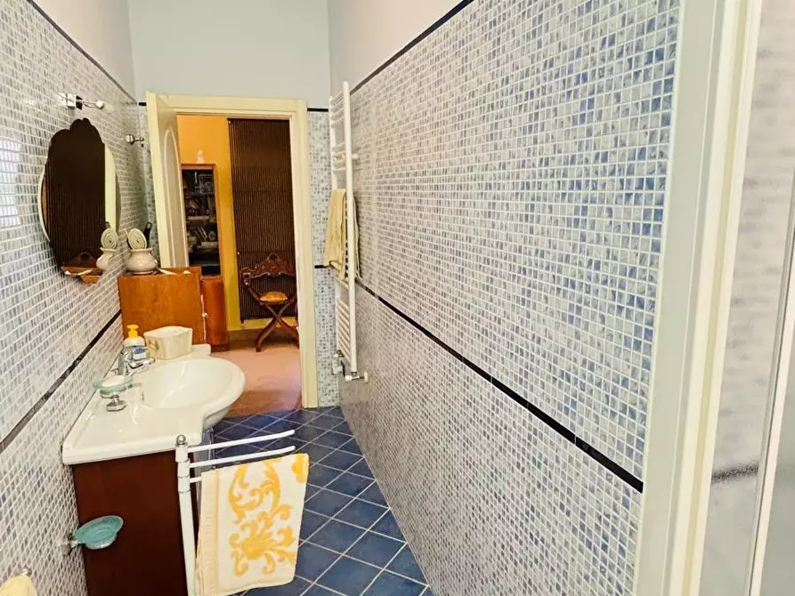 Immagine 18 di Villa in vendita  a Pescia