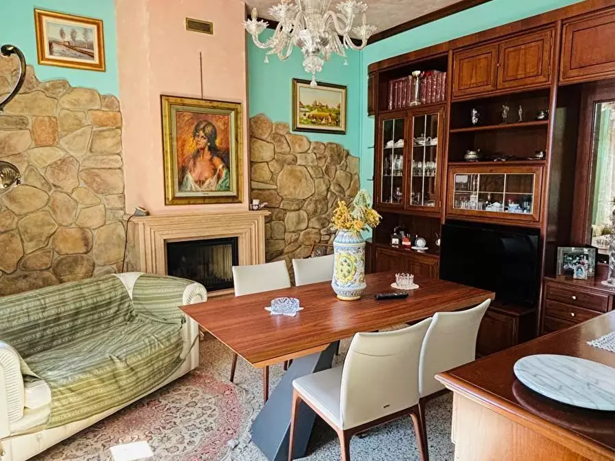 Immagine 19 di Villa in vendita  a Pescia