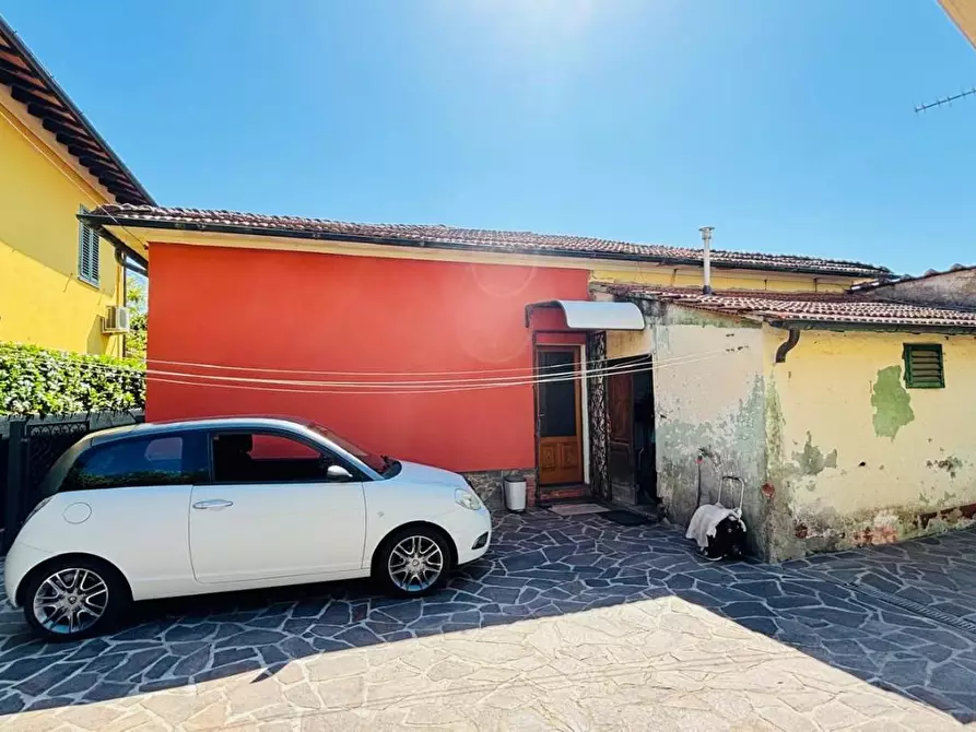 Immagine 57 di Villa in vendita  a Pescia