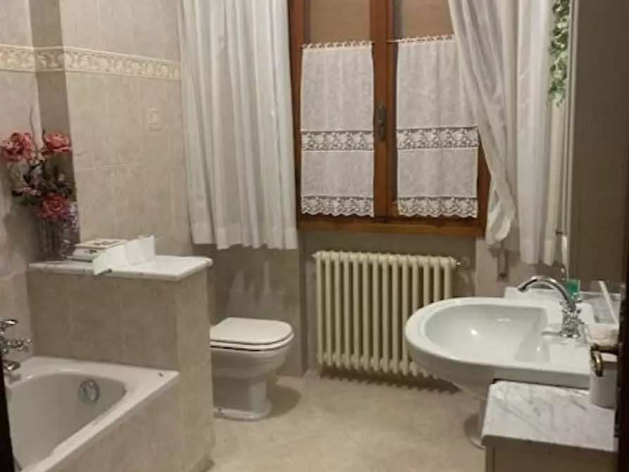 Immagine 13 di Casa indipendente in vendita  a Montecatini Terme