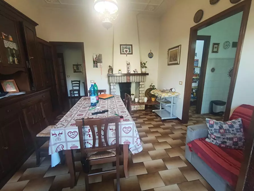 Immagine 6 di Appartamento in vendita  a Lucca