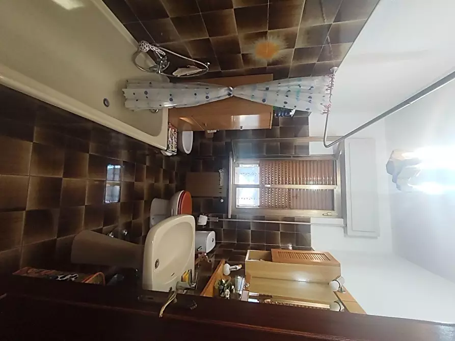 Immagine 33 di Appartamento in vendita  a Lucca