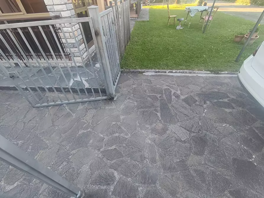 Immagine 3 di Appartamento in vendita  a Lucca