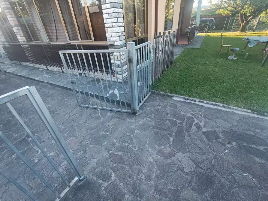 Immagine 4 di Appartamento in vendita  a Lucca