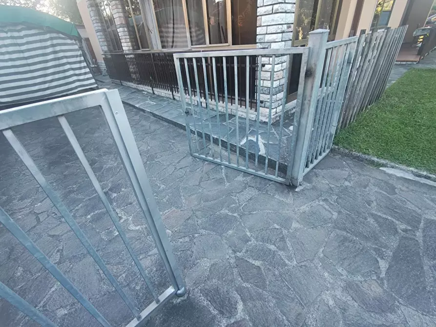 Immagine 2 di Appartamento in vendita  a Lucca