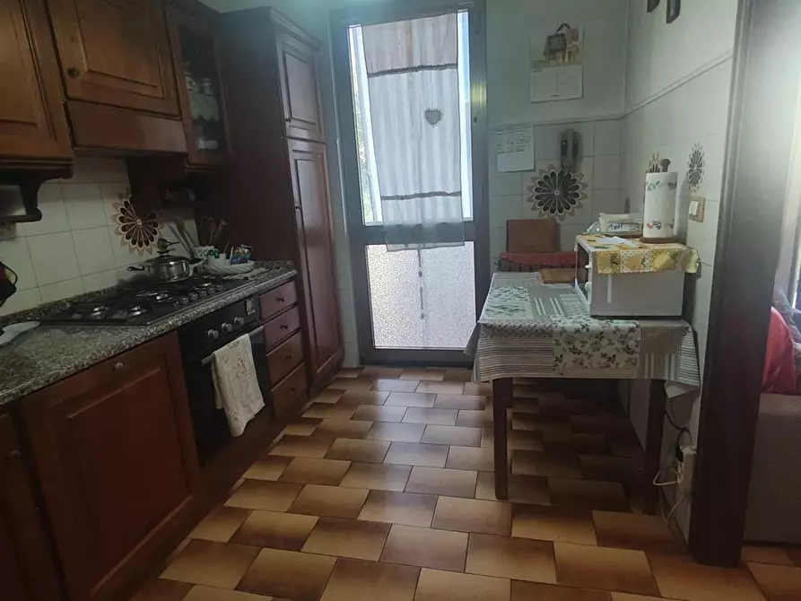 Immagine 8 di Appartamento in vendita  a Lucca