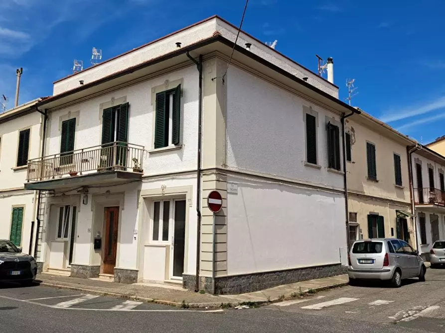 Immagine 1 di Porzione di casa in vendita  a Rosignano Marittimo