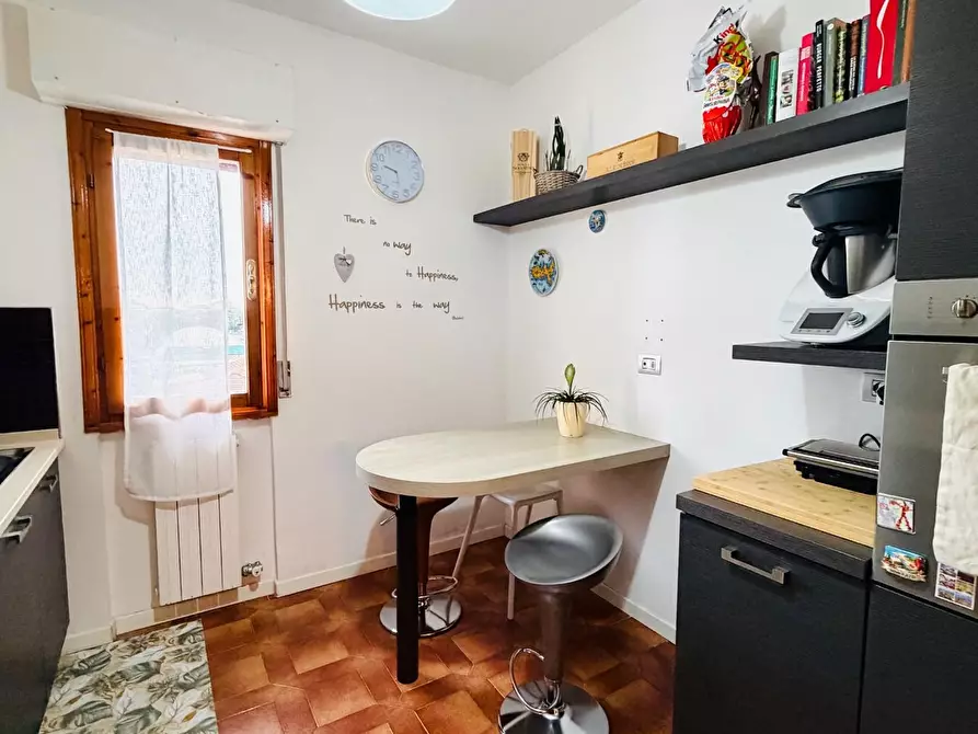 Immagine 7 di Appartamento in vendita  a Carrara